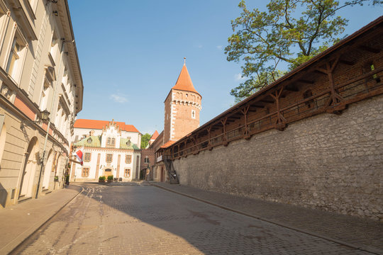 Krakow / zabytkowa brama floriańska na starym miescie