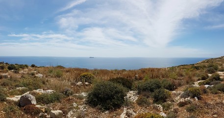 Brzeg morza śródziemnego na Malcie - obrazy, fototapety, plakaty