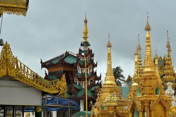 Fototapeta premium STUPA PAGODE SWHEDAGON MYANMAR (Birmanie)
