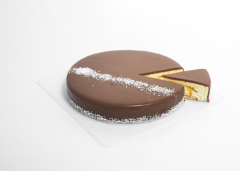 torta gelato artigianale sul bancone della pasticceria