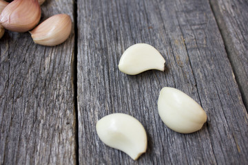 Fototapeta na wymiar Fresh garlic on a wooden background.