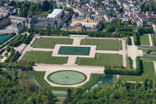 ch&acirc;teau de Fontainebleau qui vit la reddition de Napol&eacute;on 1er
