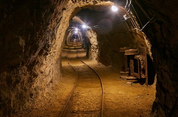 Fototapeta na wymiar Old Mine Tunnel