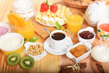 Breakfast with yellow and white cheese flakes