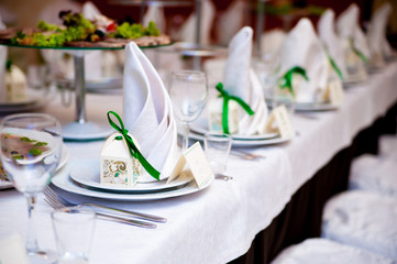 The decoration of the tables at the wedding.
