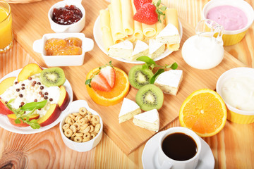 Breakfast with yellow and white cheese flakes