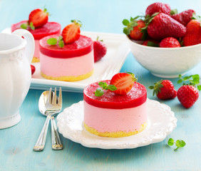 Strawberry cake with berry jelly.