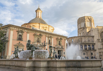 Fototapeta premium Turia Fountain in the Plaza de la Virgen in Valencia ,Spain.