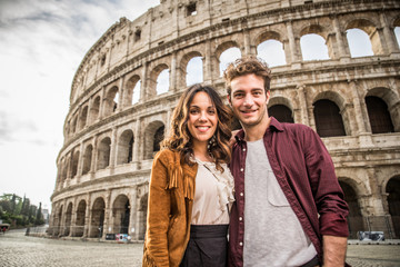 Fototapeta na wymiar Couple at Colosseum, Rome