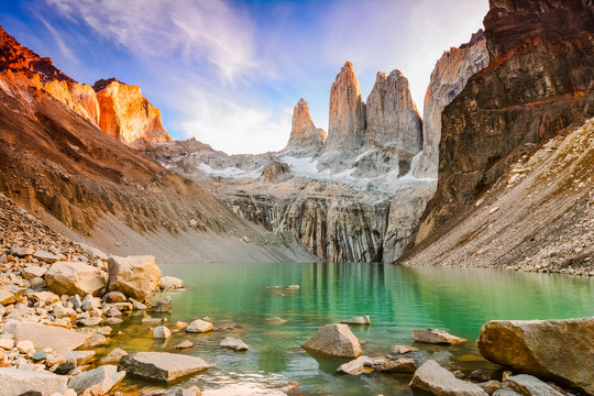 Fototapeta Laguna torres z góruje przy zmierzchem, Torres Del Paine park narodowy, Patagonia, Chile