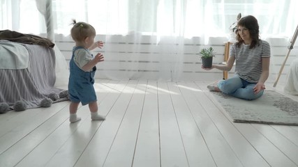 The first steps of baby to mother