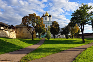 Fototapeta na wymiar Pskov Kremlin at sunny autumn day.