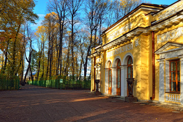 Obraz premium Pavilion in Summer garden in St-Petersburg,