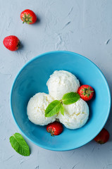 Vanilla Ricotta ice cream with strawberry and mint