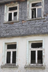 Fototapeta na wymiar Verlassenes Haus im Hunsrück