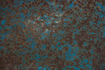 Ferro arrugginito con la vernice di colore blu.