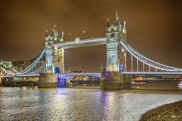 Wenn die Tower Bridge leuchtet