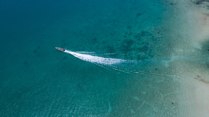 Obraz premium Aerial view of tropical island clear blue sea