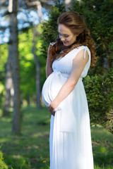 Fototapeta na wymiar Young beautiful pregnant woman