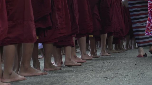 Amarapura, monks in line at Mahagandayon monastery