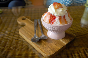 Strawberry ice
