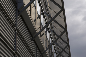 Fensterfront mit Sonnenschutz