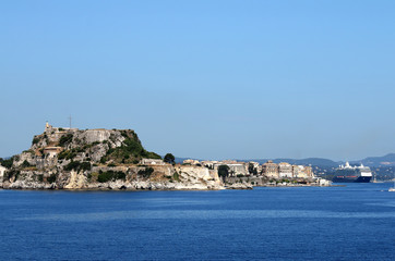 Fototapeta na wymiar old Corfu fortress and cruiser ship summer season