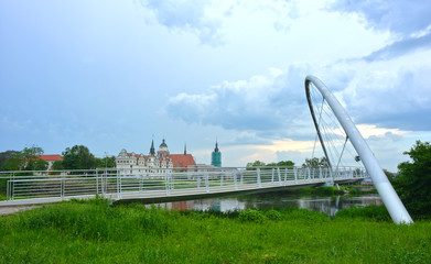 Muldebrücke in Dessau mit Stadtensemble