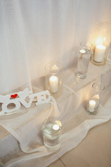 Fototapeta na wymiar The candles standing near wedding table