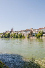 Fototapeta premium Basel, Stadt, Altstadt, Basel-Stadt, Münster, Kirche, Rhein, Rheinufer, Pfalz, historische Häuser, Grossbasel, Kleinbasel, Frühling, Sommer, Schweiz