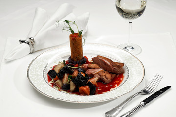 Duck breast with vegetables and dried fruits