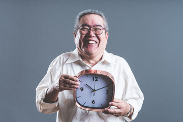 シニア男性と時間,時計