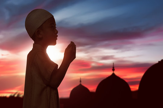 muslim prayer hands of kids