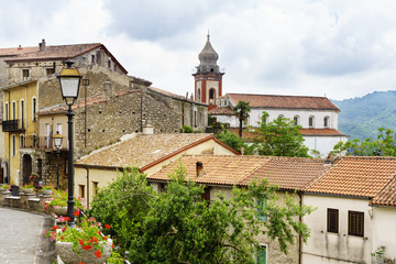 Morigerati im Nationalpark Cilento mit der Kirche San Demetrio Martire