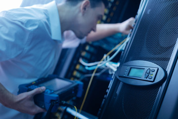 Obraz premium Selective focus of a control panel on the data server