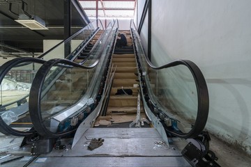 professional mechanical people assembly part of escalator.
install works of indoor escalator.