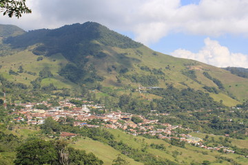 Fototapeta na wymiar Panorámica del casco urbano. Titiribí, Antioquia, Colombia.