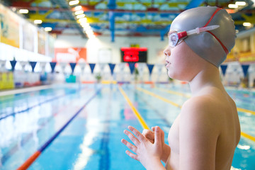 boy  in  pool © yanlev