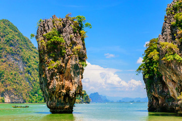 Panele Szklane Podświetlane  Słynna skalista wyspa Jamesa Bonda. Zatoka Phang nga, Phuket, Tajlandia.