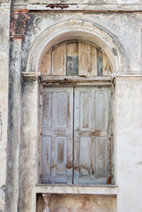 Fototapeta na wymiar Old wooden door, samos, greece