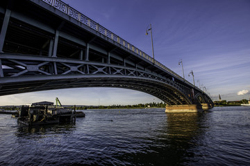 Bauarbeiten an der Theodor-Heuss-Brücke über den Rhein bei Mainz