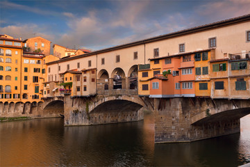 Fototapeta na wymiar Ponte vecchio, Florence in the morning