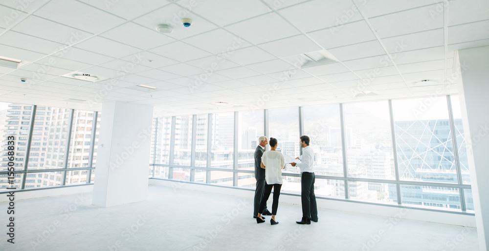 Wall mural estate agent with clients inside an empty office space