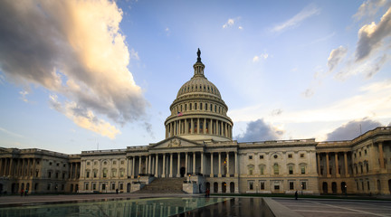 Fototapeta premium The US Capitol in late afternoon, Washington DC