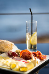 A glass of ‘porto tonico‘ and cheese and ham