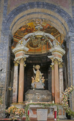 Fototapeta na wymiar Girona Basilica publica de San Felix o San Feliu imagen y altar data de los 1ºtiempos del cristianismo en España