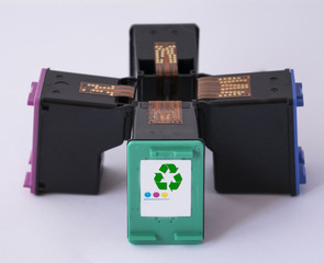 Tinta de impresora.
Cartuchos de tinta reciclados para impresoras.