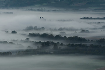 Obraz na płótnie Canvas Mist in the valley