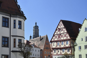 Obraz premium Daniel hinter Häusern am Hafenmarkt, Nördlingen