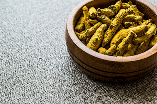 Dry Turmeric in wooden bowl / Zerdecal